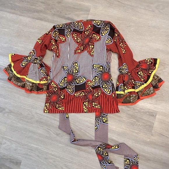 Gorgeous Vintage Boho Multiwear Multicolored Blouse with Ruffle Sleeves. - Picture 5 of 12